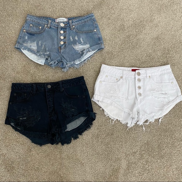 ✖️SOLD✖️ SIGNATURE8 Distressed Cut Off Shorts - Picture 5 of 6